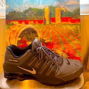 Gray Nike tennis shoes, never worn